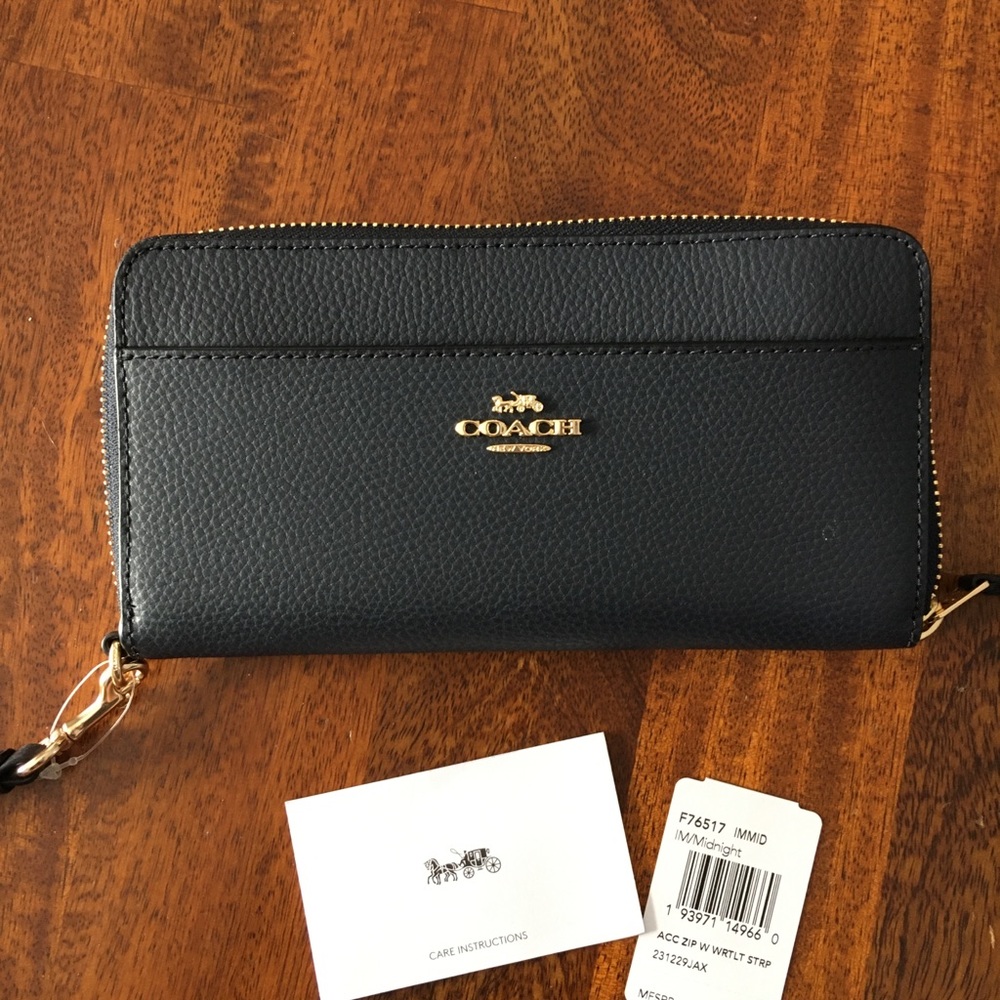 NWT Coach leather accordion wallet/clutch